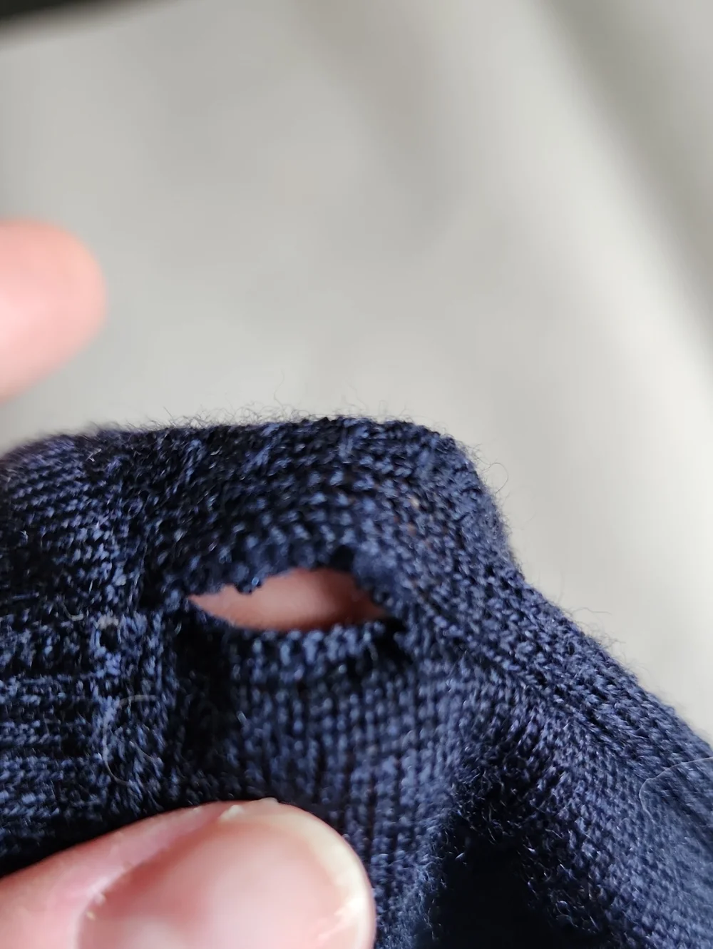 Banana Republic V-Neck Sweater 100% Extra Fine Merino Wool Navy Men's size Large